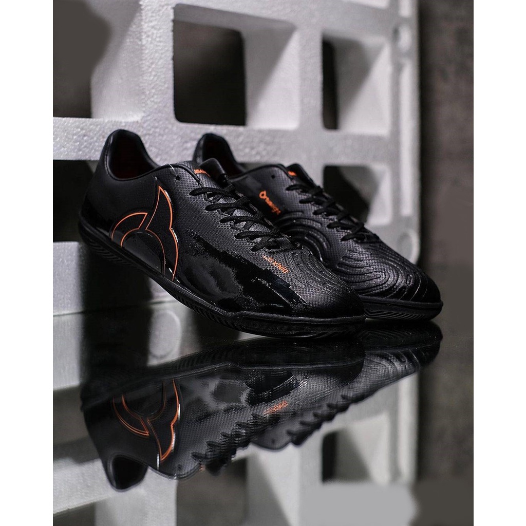 ortuseight octane black in sepatu futsal
