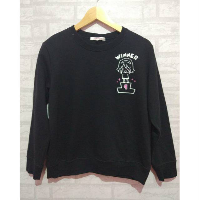 CREWNECK WINNER BLACK THRIFTY.BUT.CHARMING