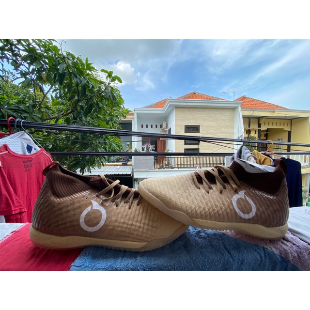 Sepatu Futsal Ortuseight Catalyst Mercury In Cappucino
