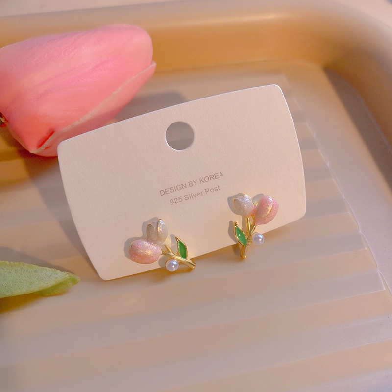 Anting Stud Bentuk Tulip Aksen Mutiara Bahan Metal Untuk Wanita