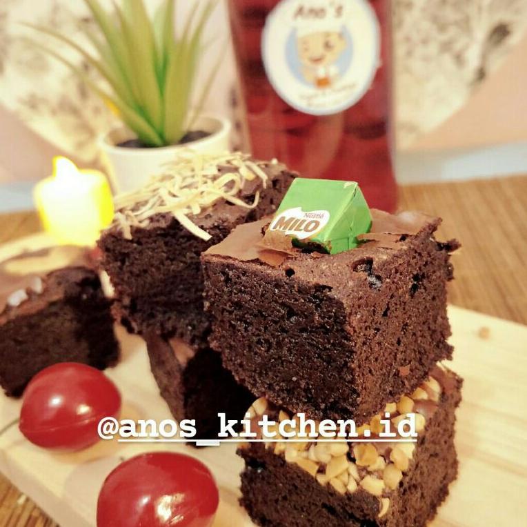 

Model Baru.. Brownies Fudgy Dark Cokelat Skat (Isi 25 pcs) Khusus Buat Penggila Cokelat Sejati RKW