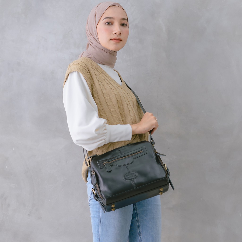 TERBARU !! TAS SELEMPANG WANITA KULIT SAPI ASLI MODEL SAKURA HITAM / FREE GRAVIR NAMA