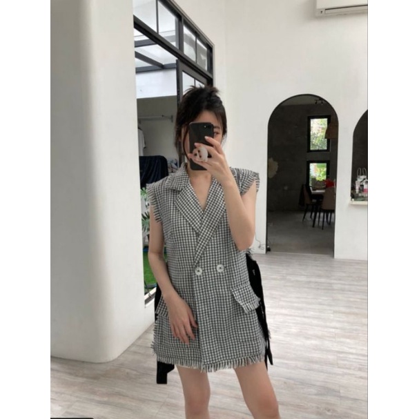 Deltona vest black qyo studio new