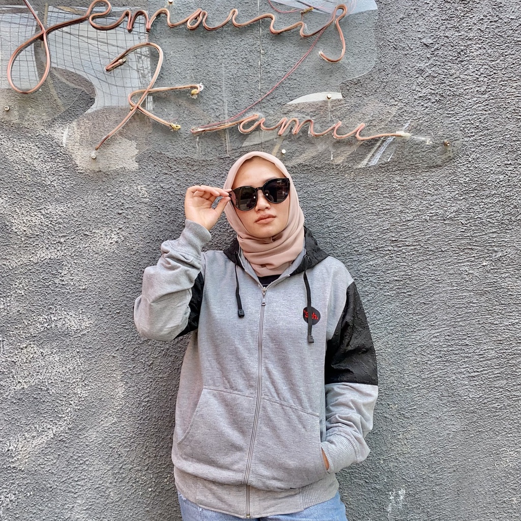 Jaket Sweater Zipper Bordir Kombinasi Qwilting GREY S C H