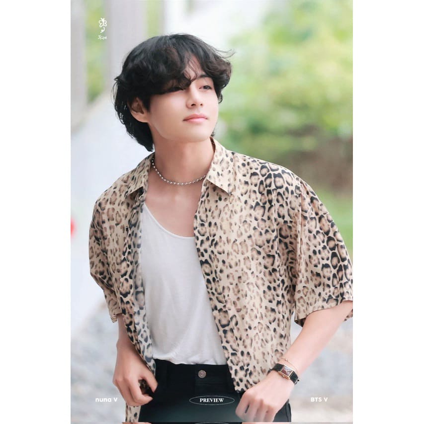 Taehyung Outfit | Kemeja bandara taehyung bts | kemeja v bts bandara kpop | kemeja kim taehyung bts