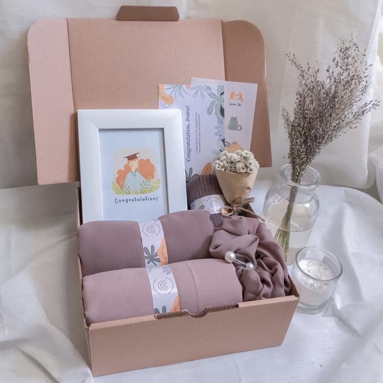 

Terlaris.. HAMPERS HIJAB BASIC VOAL / BELLA SQUARE / GIFTBOX HIJAB SEGI EMPAT / HAMPERS HIJAB ULANG TAHUN / KADO WISUDA CEWEK / BOUQUET MINI / HAMPERS TOPLEs JAR / COOKIES / HAMPERS HIJAB PREMIUM / INNER RAJUT / HIJAB PASHMINA