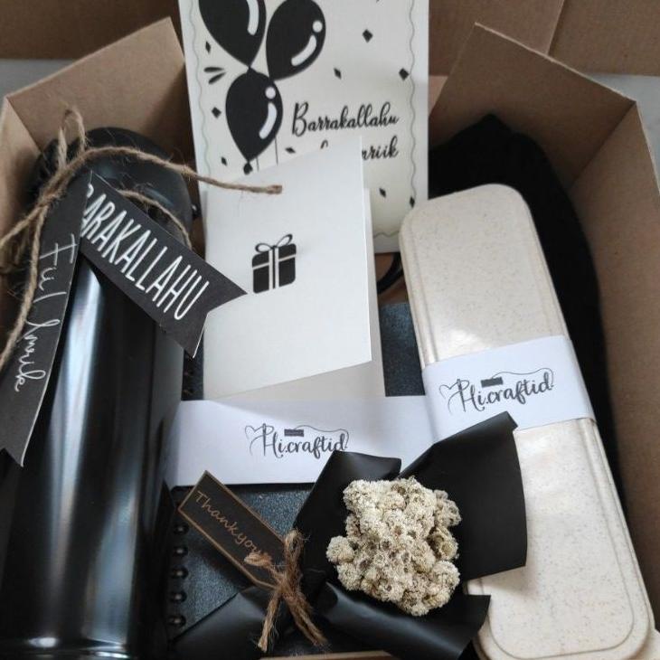 

Paling Dicari.. GIFT BOX wisuda | Hampers WISUDA | kado ultah| kado cewe | kado cowo | hampers lebar