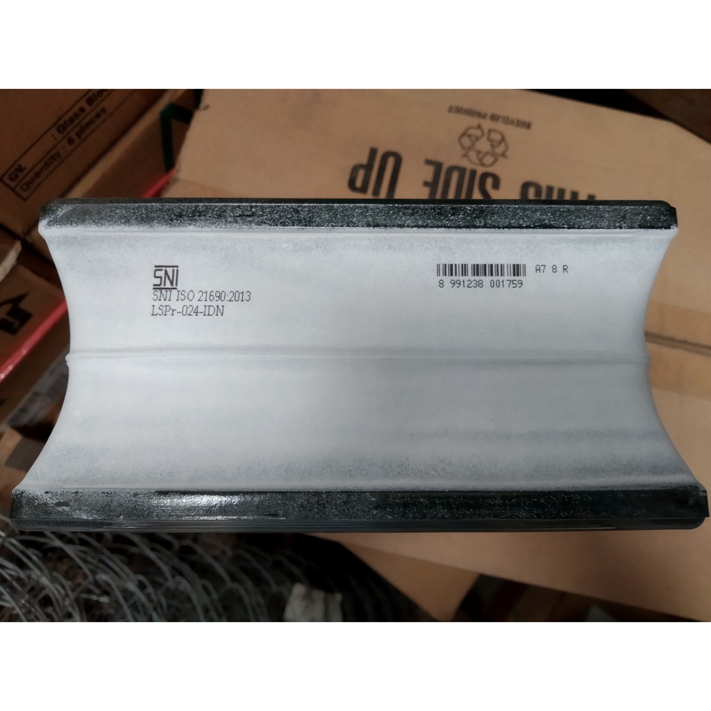 Glass Block Vertikal Quadra Mulia