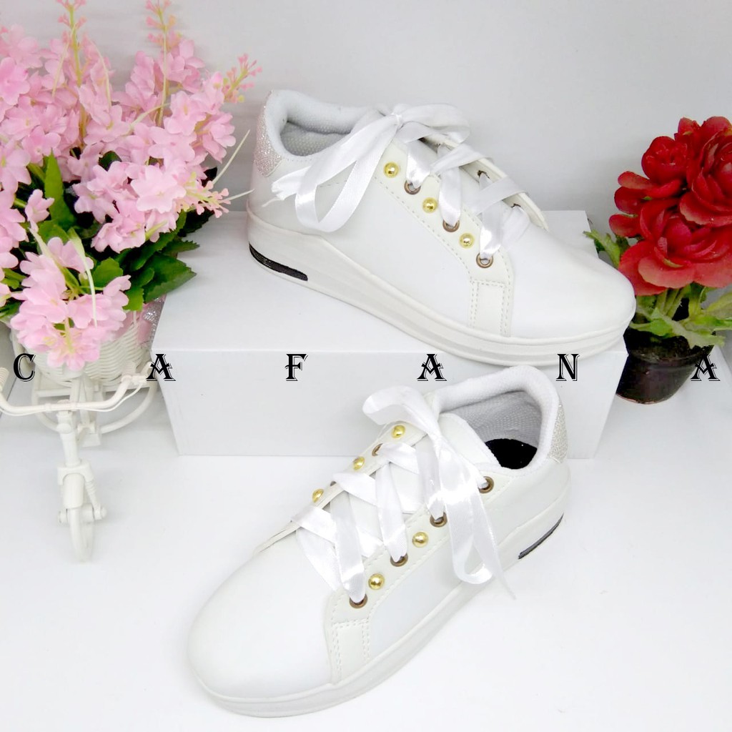 Sepatu Sneakers Wanita Fadia SDS338