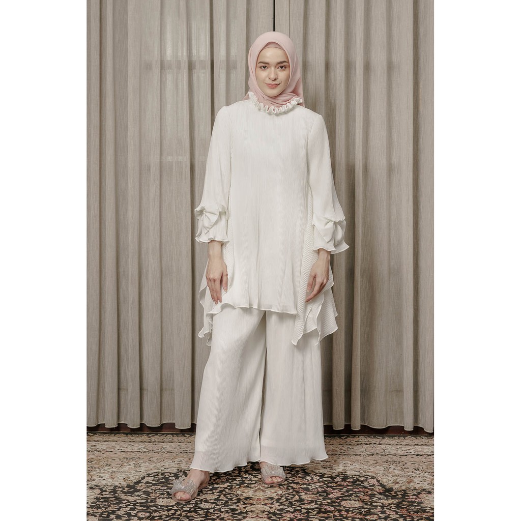 Defect HijabChic Lakia Broken White top