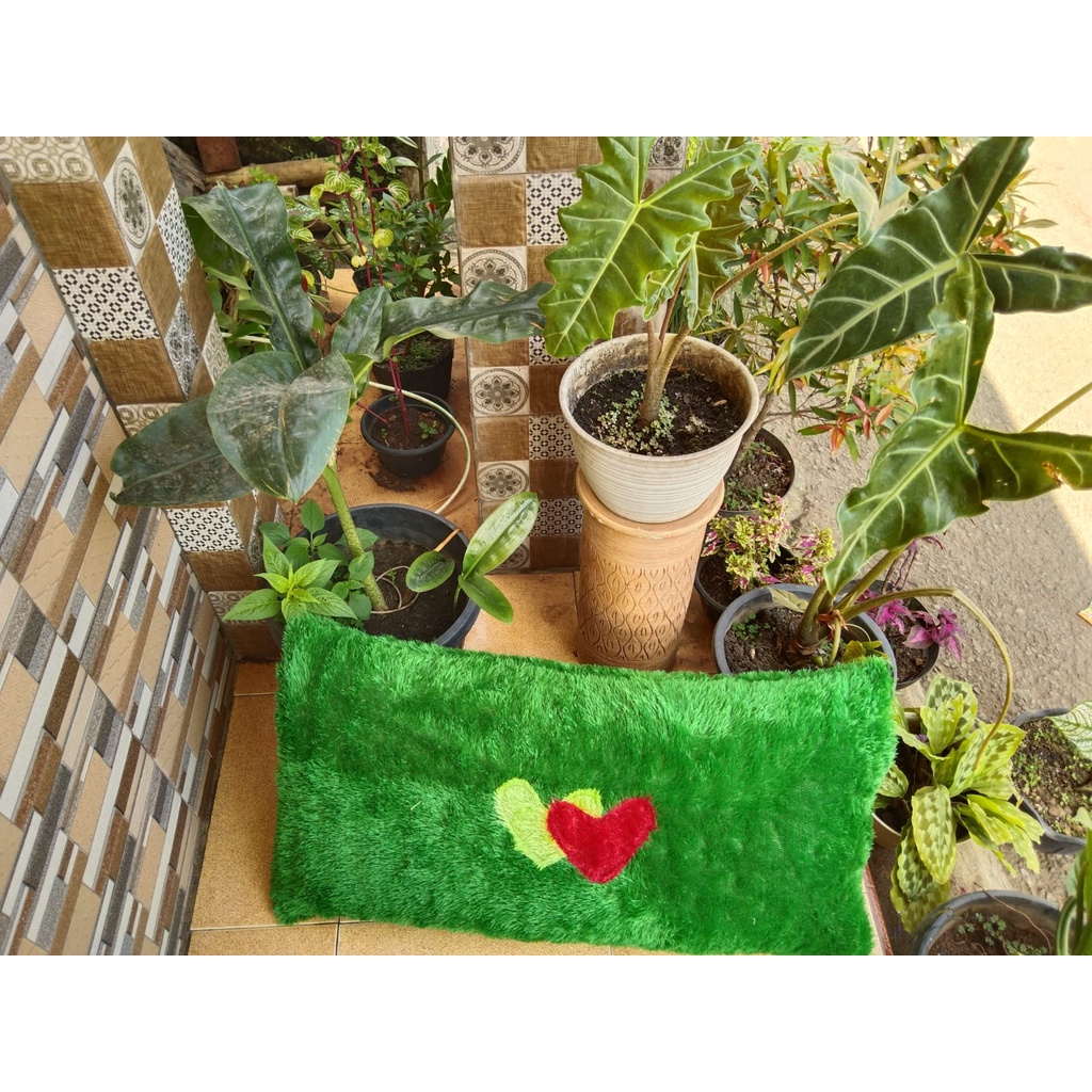 Sarung Bantal Cinta bulu jumbo panjang resleting motip uk 50x90