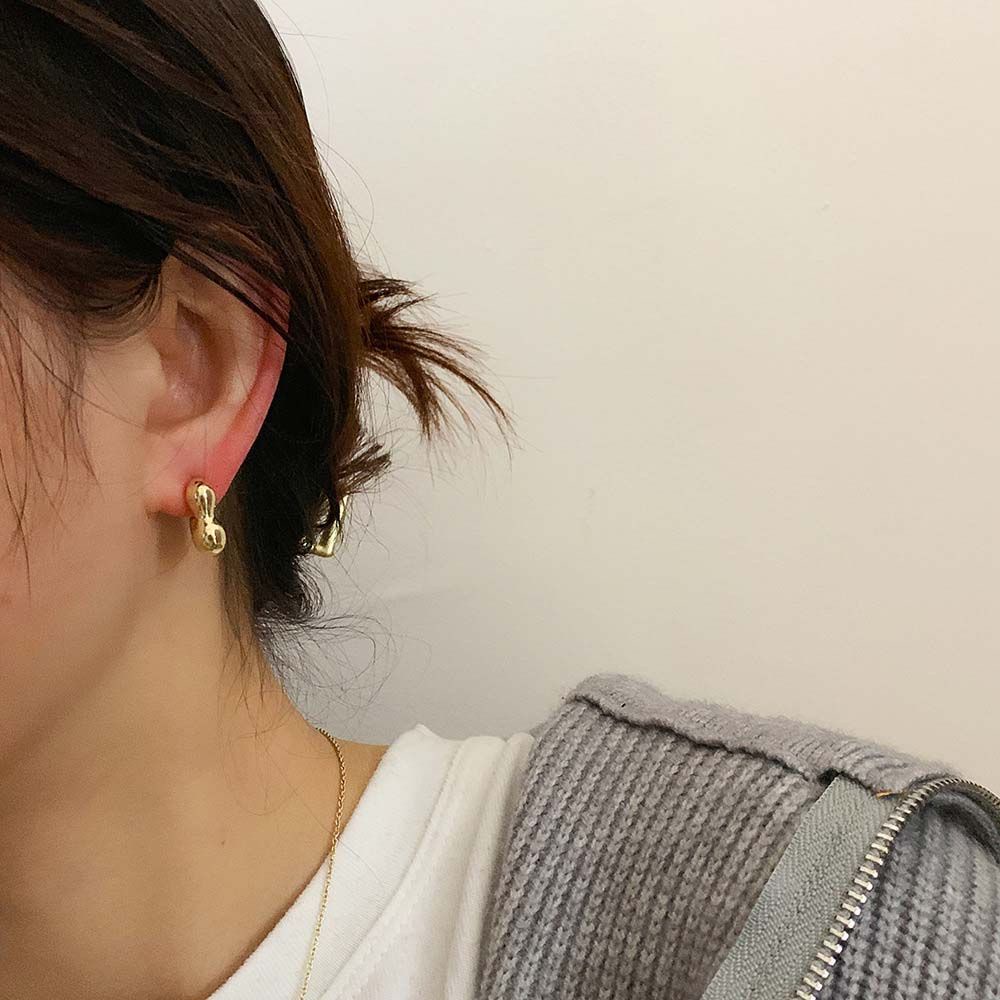 Anting Stud Bentuk Bunga Bahan Metal Warna Silver Gaya Korea Untuk Wanita