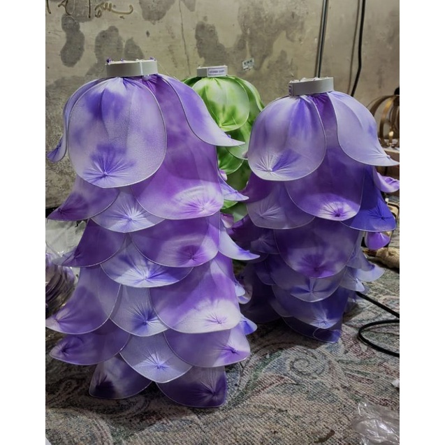 Kelopak Lampu Warna Ungu