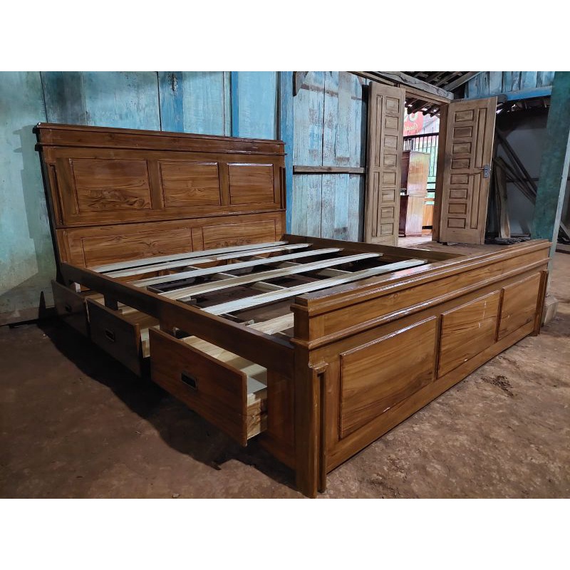 DIPAN / TEMPAT TIDUR LACI KAYU JATI UKURAN 160 X 200