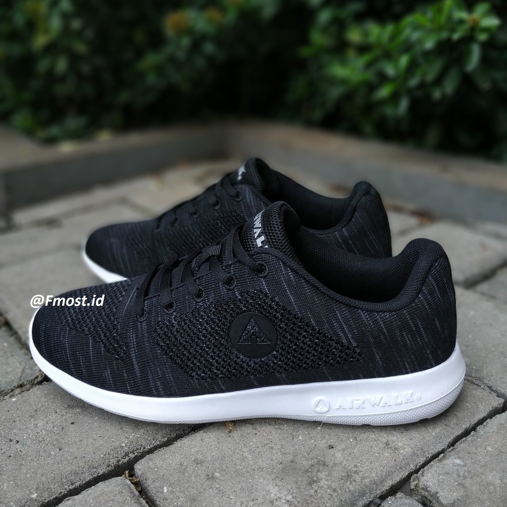  Sepatu  Airwalk  Lewis Black Sports Olahraga Running Lari 