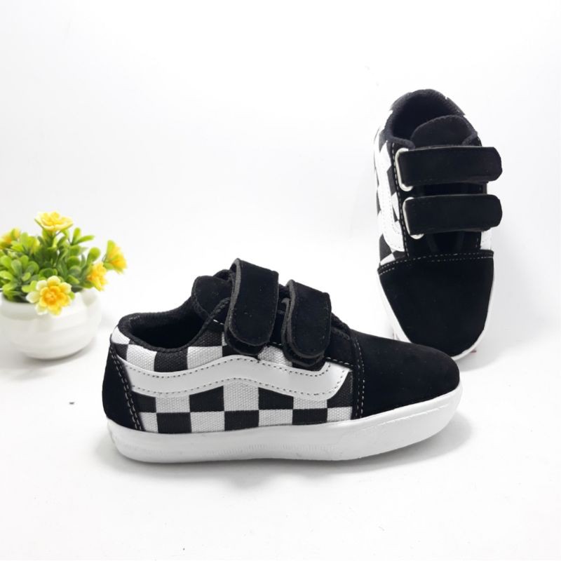 sepatu sneakers anak / sepatu anak sneakers / sepatu anak catur hitam