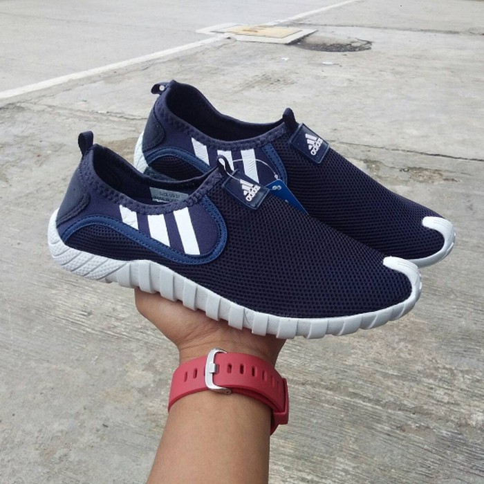 SEPATU SANTAI SLIP ON ADIDAS - ADIDAS ZAPAW - ADIDAS SLIP ON CEWEK