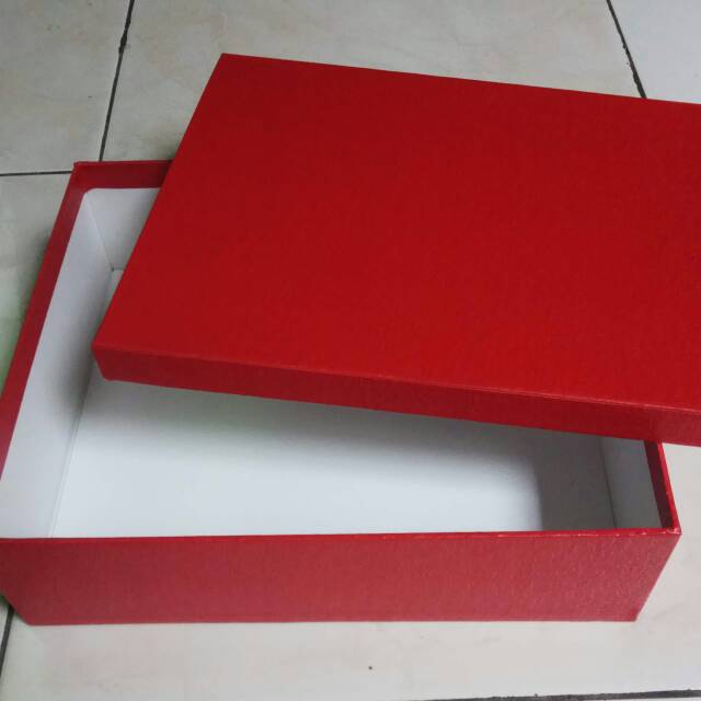 

Kotak kado cantik uk 25x30x8 cm