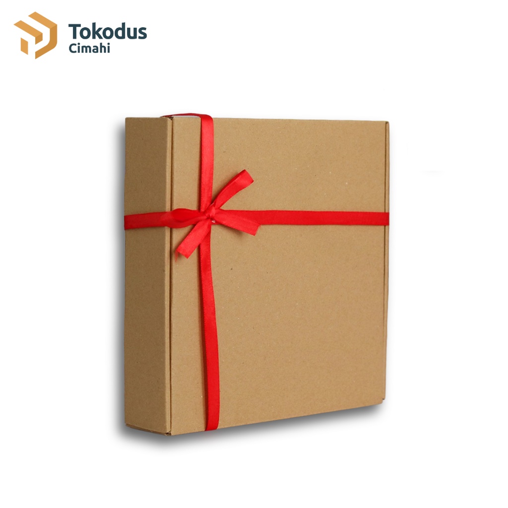 

Kotak Baju/Pakaian/Kado Dus Pizza Earlock 22 x 22 x 5cm (Bisa Custom) - Tokodus Cimahi