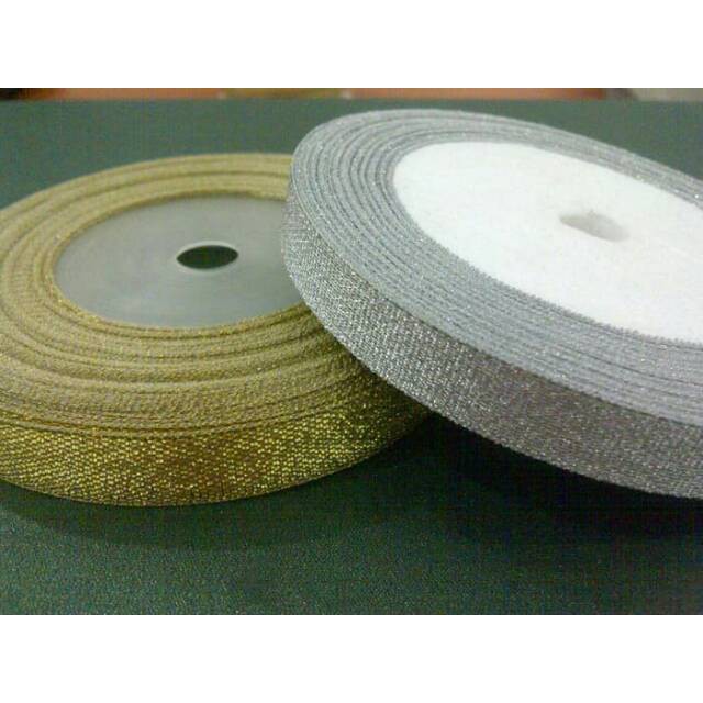 

Pita Souvenir Emas dan Perak ukuran 0,6 cm