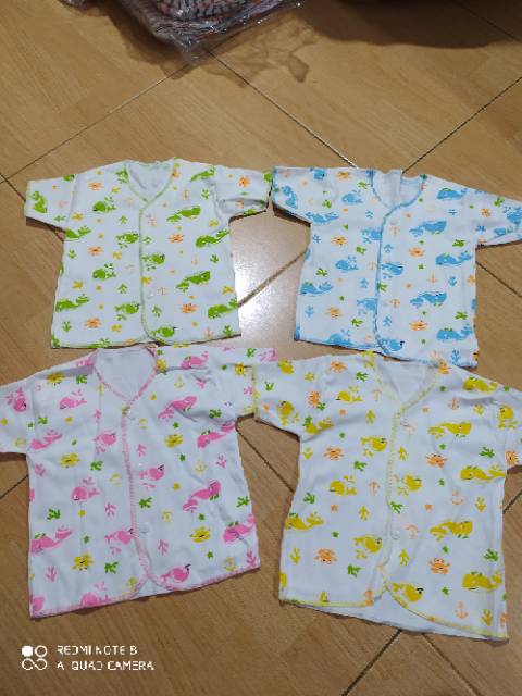 Baju bayi lengan pendek bermotif