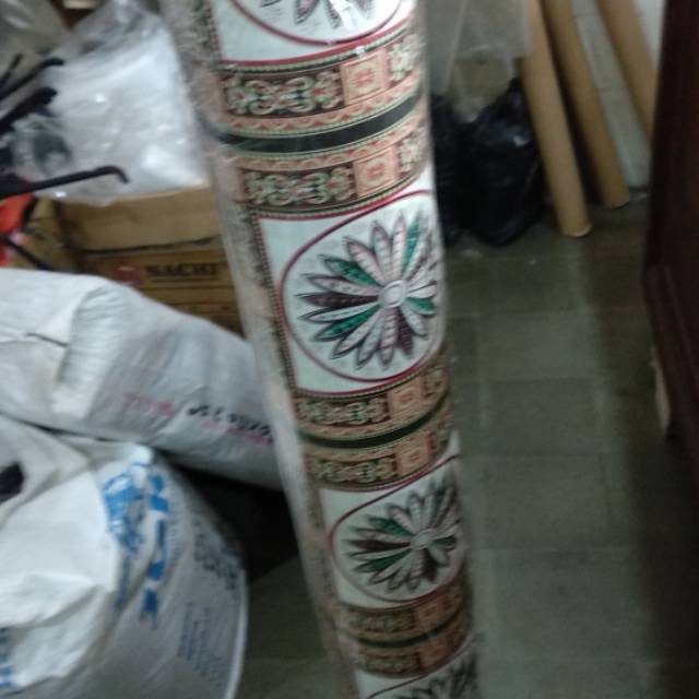 Karpet Lantai Plastik Vinyl Barong motif batik kotak garis