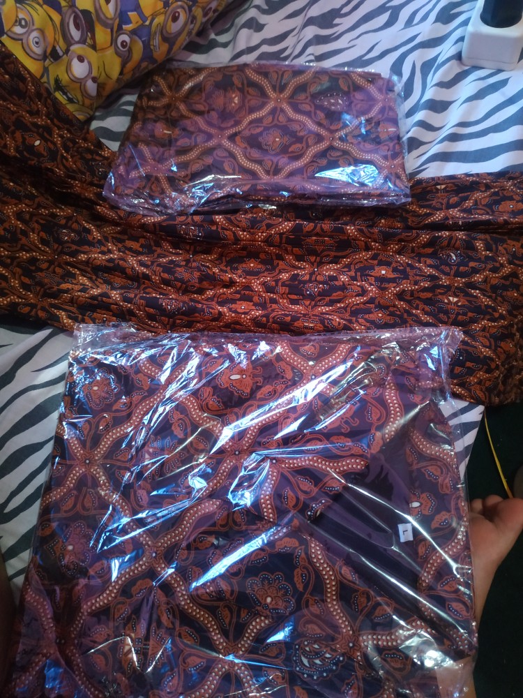 Rok Plisket Sidoluhur / Kotak Hitam Baru Dan Kemeja Batik Couple / Sarimbit