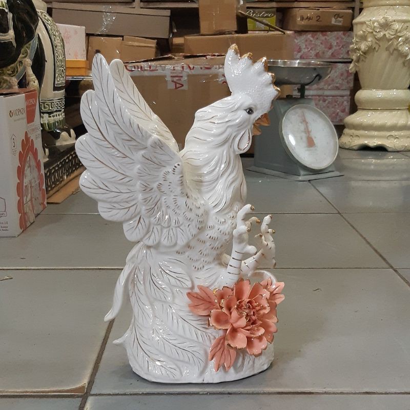 Pajangan ayam keramik italy Jual pajangan keramik import Jual pajangan lemari kaca Patung keramik