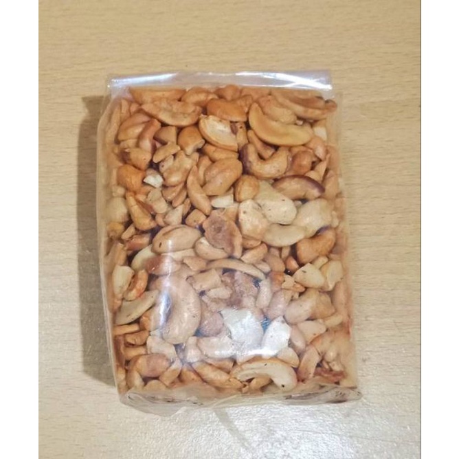 

kacang mete matang