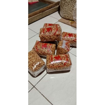 

Kacang mete/mede goreng/kacang mete goreng utuh /oleh oleh khas solo