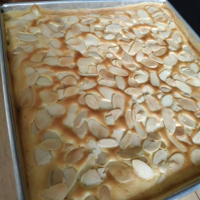 

lapis legit almond