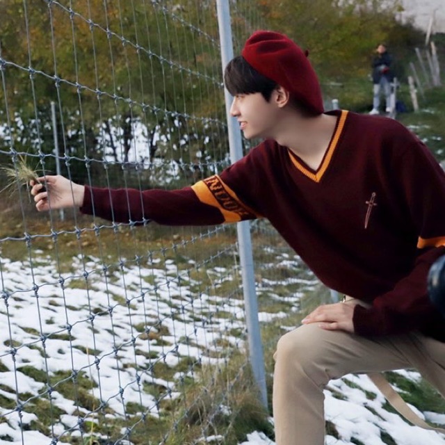 SWEATER SPAO HARRY POTTER LEE JINHYUK