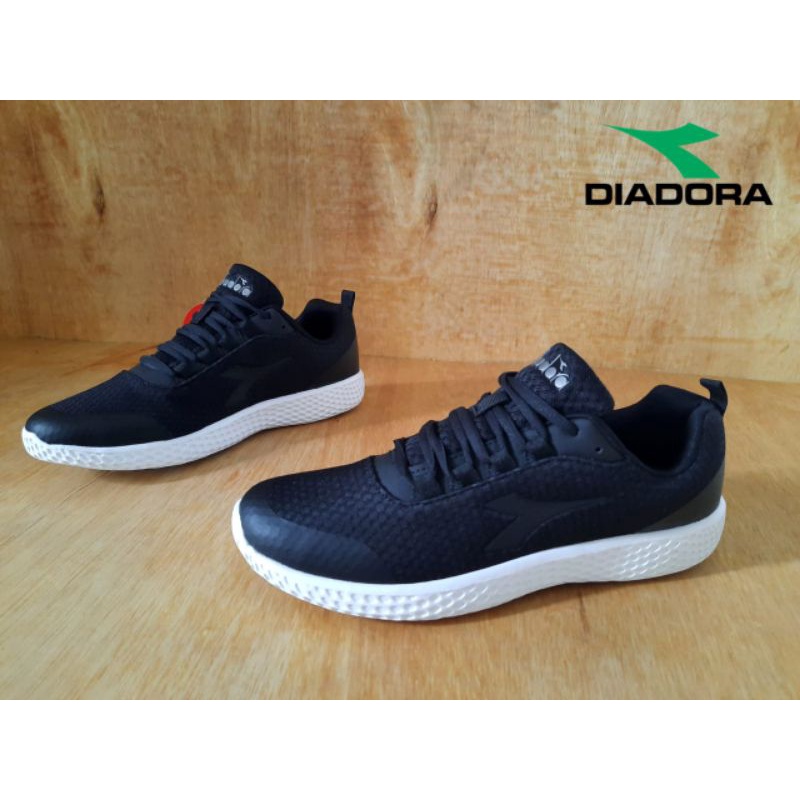 sepatu diadora cowok original Juno hitam sepatu original diadora pria