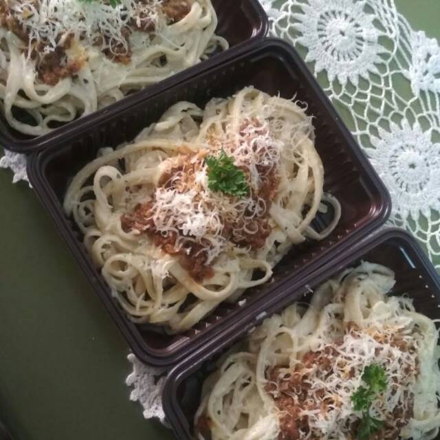 

Spaghetti atau Fettucini Carbonara Bolognese