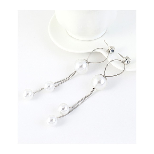 LRC Anting Tusuk Fashion White K Tassel Pearl Rhinestone Pierced Earrings Y63325