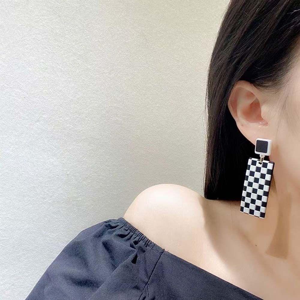 Augustina Checkerboard Earrings Besar Geometris Asetat Akrilik Hitam Putih Kotak-Kotak Persegi Panjang Checkerboard Square Gaya Korea Wanita Earrings