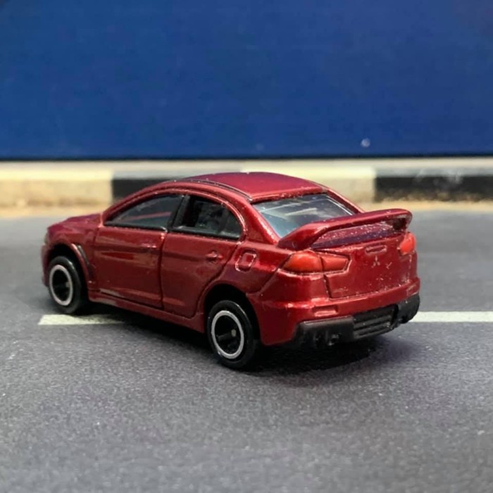 Tomica 67 Mitsubishi Lancer Evolution X - Damaged Box