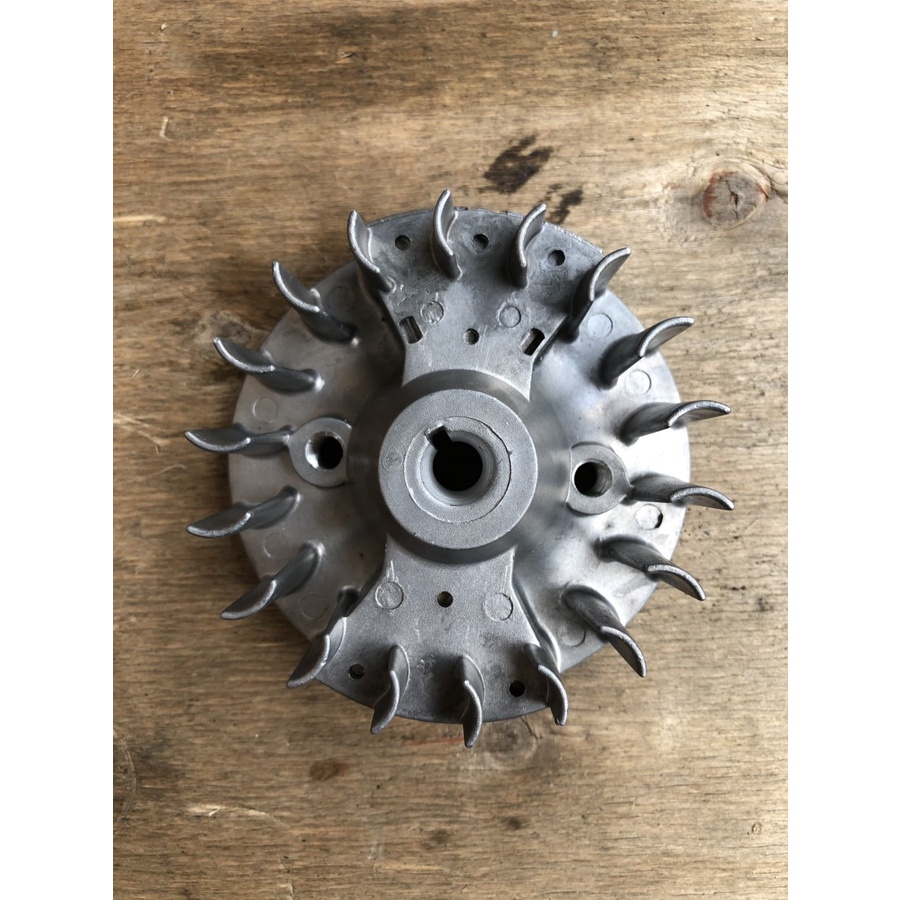 Mesin Potong Rumput Flywheel Kipas Magnet Tipe UMR 435 4 Tak