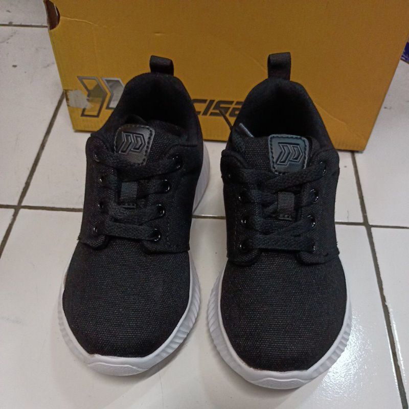 sale sepatu sekolah anak precise ..