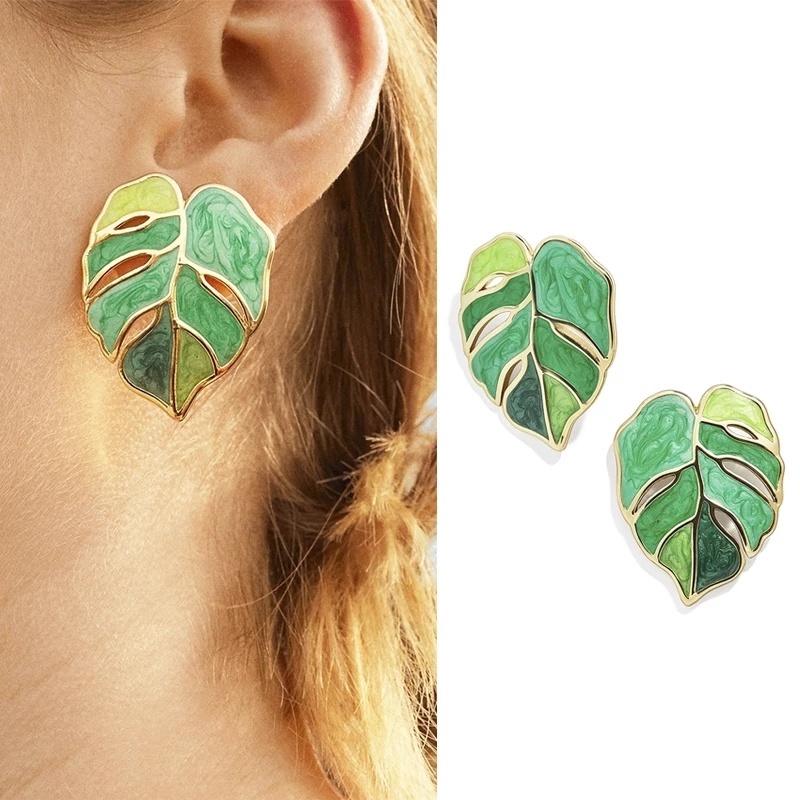 1 Pasang Anting Stud Bentuk Daun Bahan Alloy Untuk Wanita