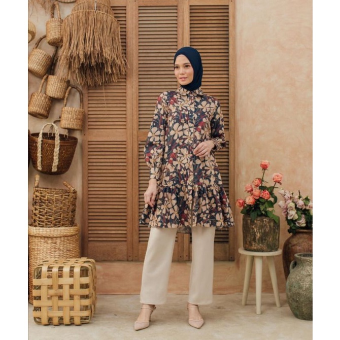 Preloved Daisy Tunic Night Sky size M Wearing Klamby