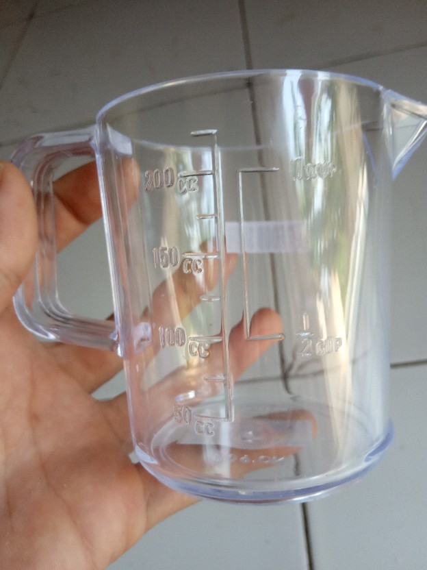 gelas takar takaran air plastik plastic measuring cup 200 ml