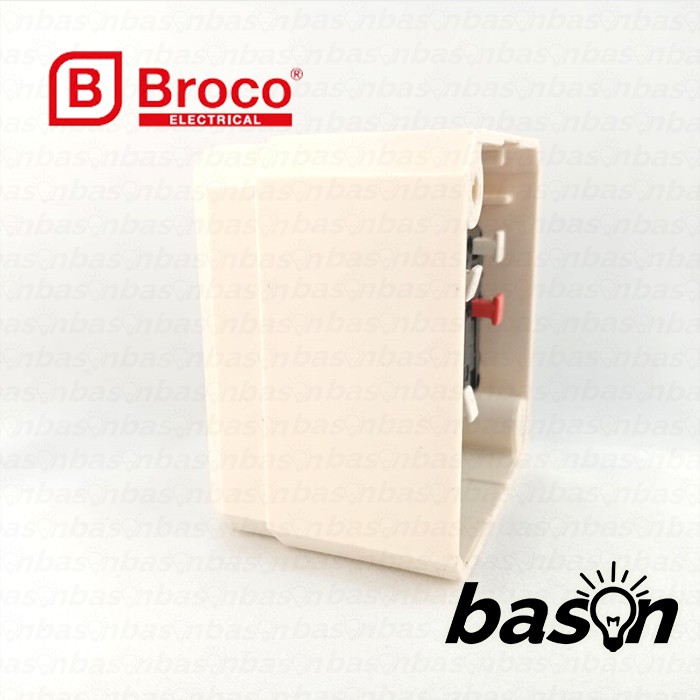 BROCO 15211 Universal Socket Outlet w/ 1 Gang Switch | Outbow