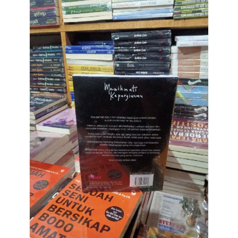 MENIKMATI KEPERGIANMU KERTAS : HVS PUTIH PENULIS  ALFIALGHAZI-1