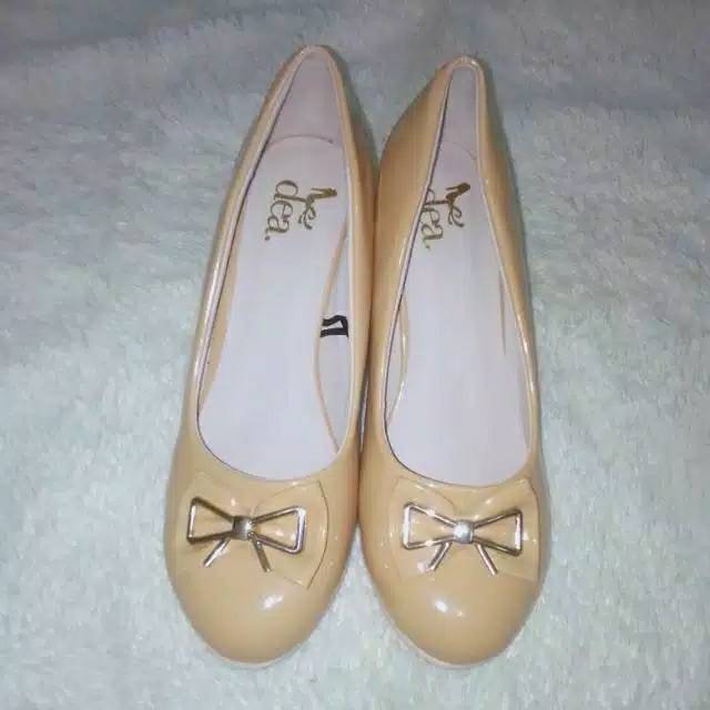 Regina Footwear Dea Pump Wedges