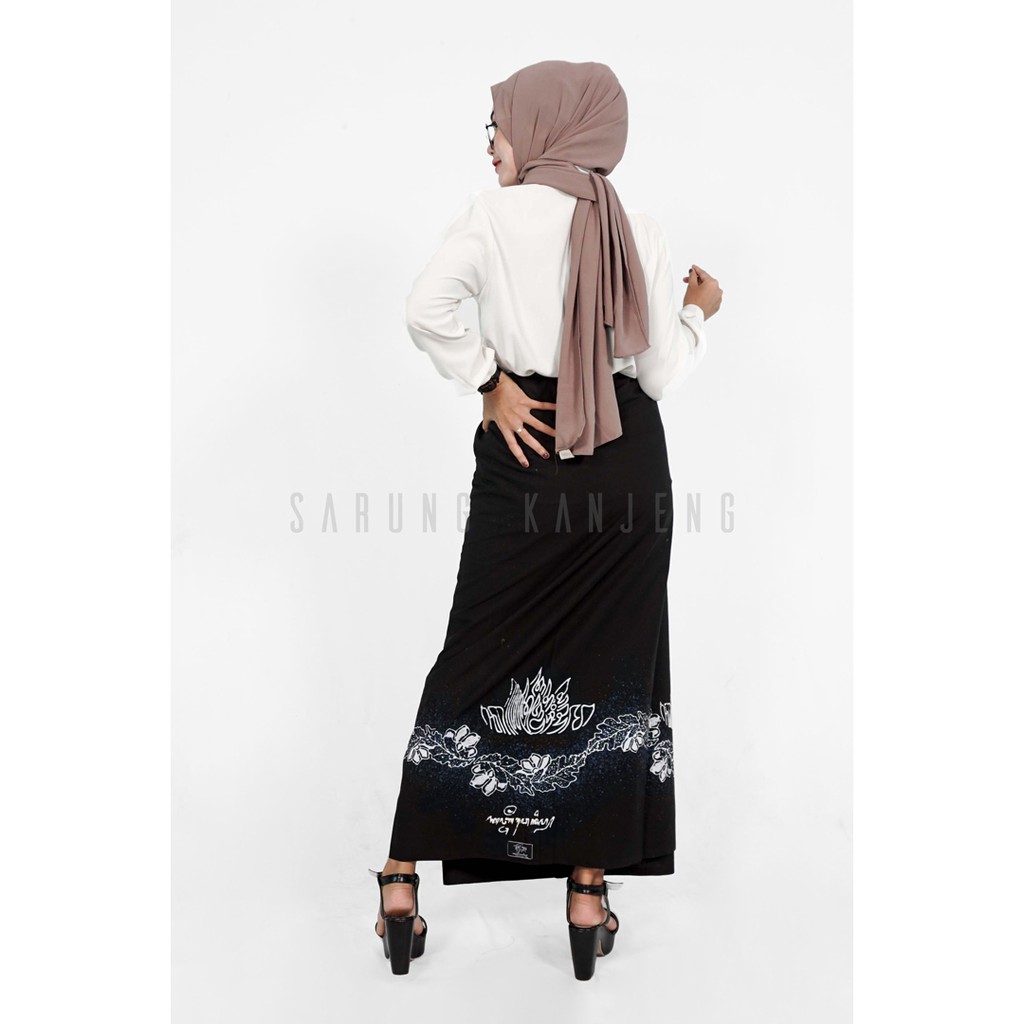 SARUNG KANJENG| SARUNG BATIK AKSARA JAWA MOTIF GODHONG TYASING SASAMA