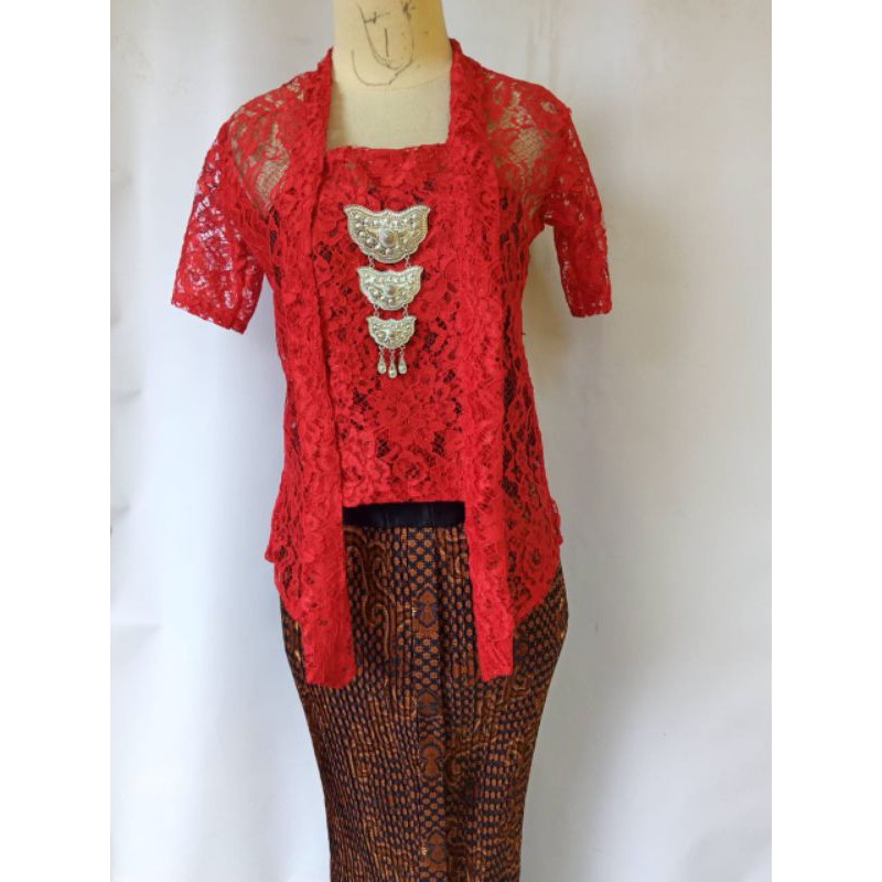 Kebaya Kutu Baru Brokat Lengan Pendek Warna Merah