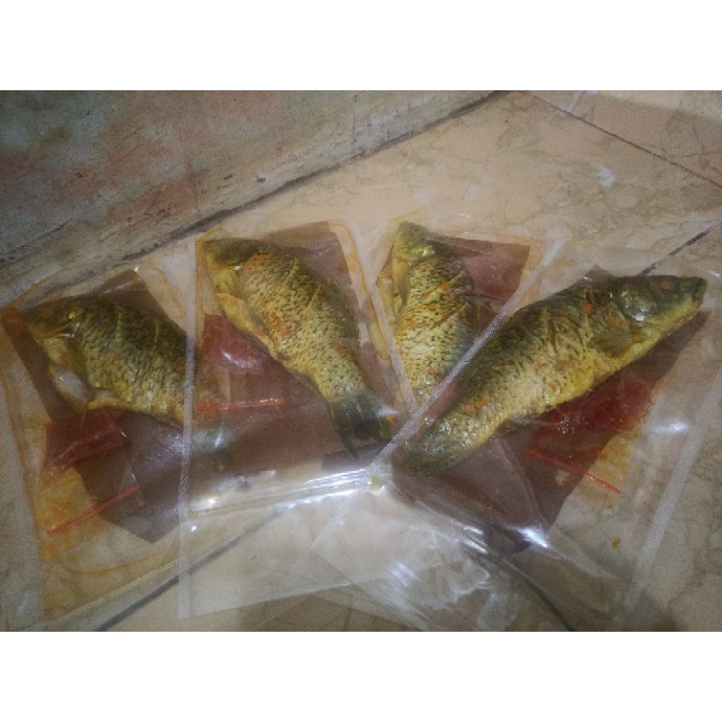 

ikan Mas dan Nila goreng dan Pepes tulang Lunak