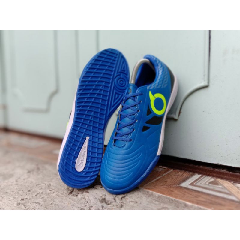 sepatu futsal sol tebal ortus biru hitam