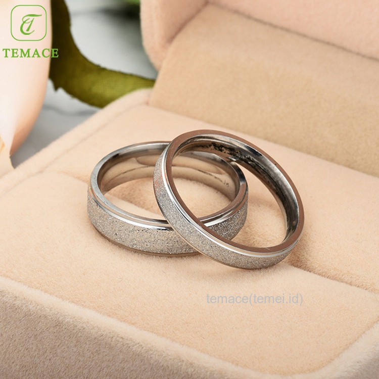 Cincin Silver / Rose Gold Hias Kristal Cubic Zircon Bentuk Hati Klasik untuk Wanita